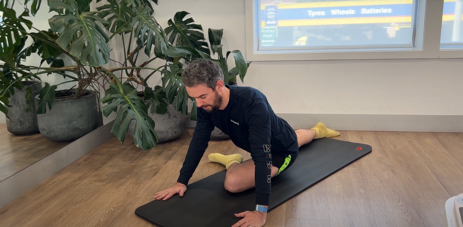 HIP FLEXOR/ITB STRETCH - Exercises, workouts and routines